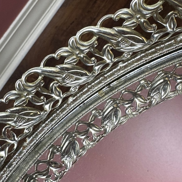 Round silver floral Mirrored Vanity Tray Vintage Hollywood Regency Glam Dresser - Picture 6 of 6